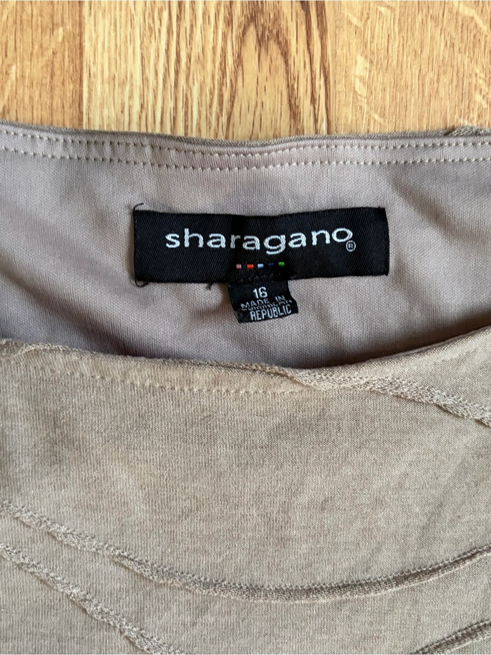 Sharagano Taupe Wave-Detail Textured Midi Sheath Dress - Picture 3 of 4